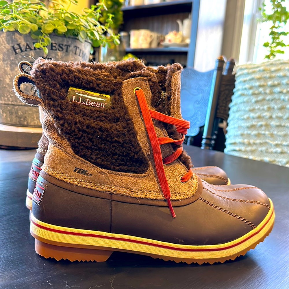 LL BEAN ANKLE WINTER BOOTS. LIKE NEW